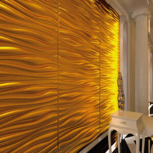 La imagen muestra una sala de estar que tiene un Panel Decorativo 3D Inreda en la pared. Este panel es ondulado, añadiendo un elemento interesante y moderno a la habitación.
